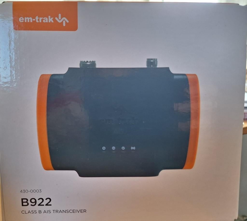 NIEUW: Em-trak B922 AIS Transceiver - WiFi & Bluetooth, Ophalen of Verzenden, Nieuw, Communicatie
