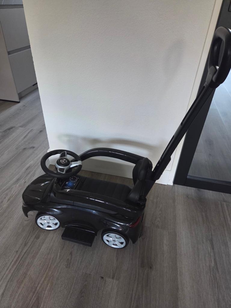 Bijna NIEUW! Mercedes loopauto met duwstang, Kinderen en Baby's, Speelgoed | Buiten | Voertuigen en Loopfietsen, Ophalen, Zo goed als nieuw