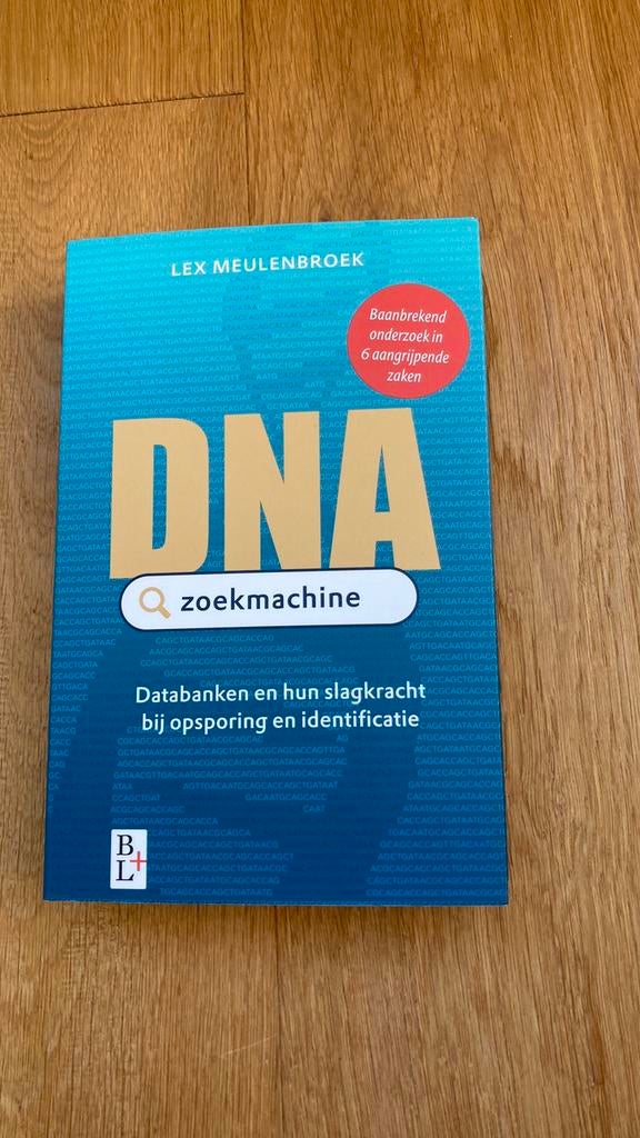 DNA zoekmachine. Databanken,  opsporing en identificatie, Ophalen of Verzenden, Zo goed als nieuw