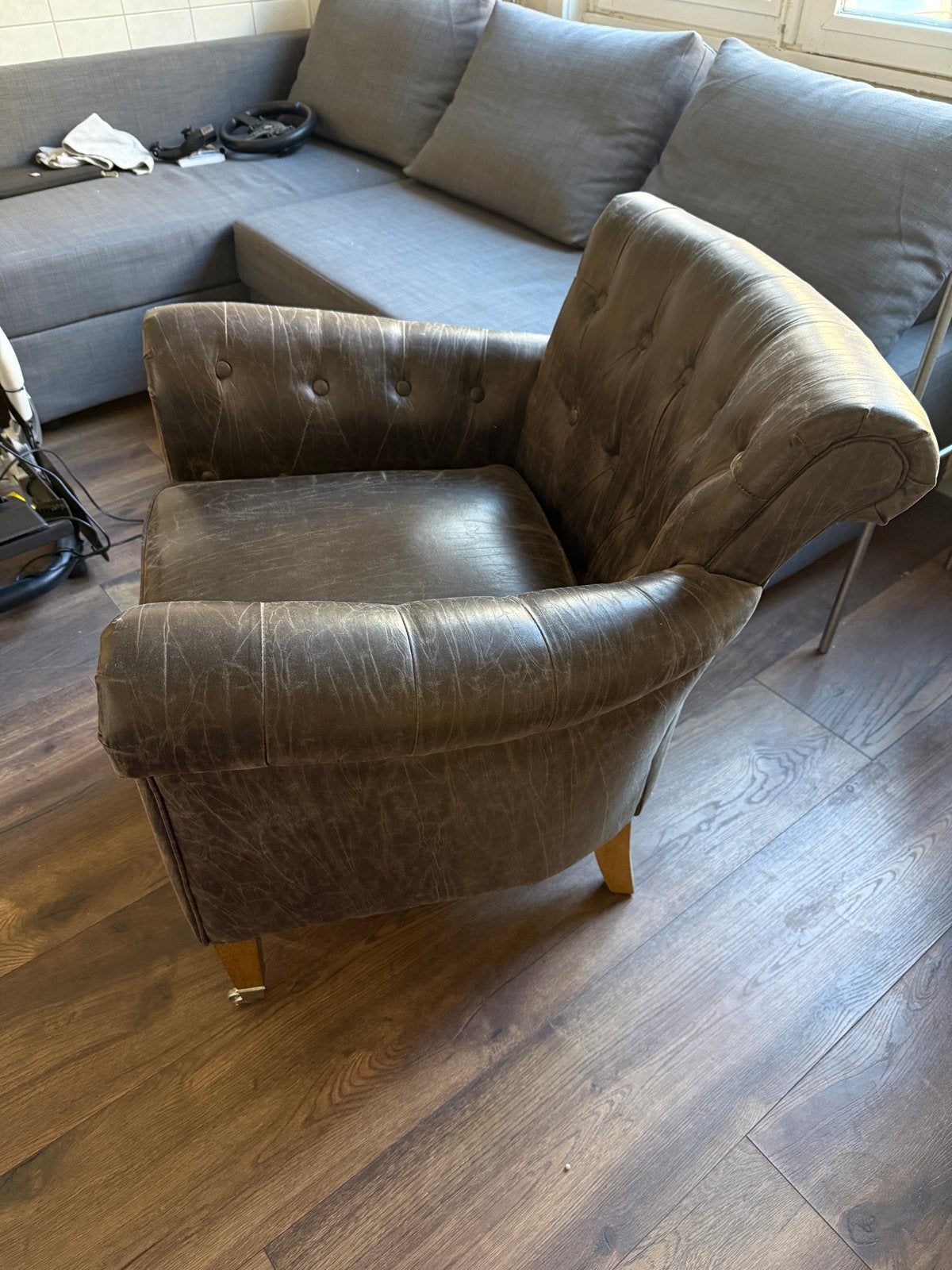 Riviera Maison Chesterfield Stijl Fauteuil - Bruin Leer, Huis en Inrichting, Fauteuils, Ophalen, Gebruikt, Leer, 75 tot 100 cm
