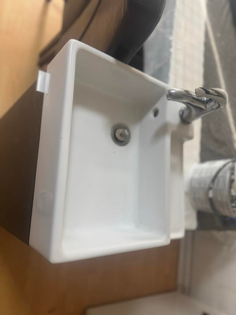 IKEA Wastafelmeubel met kraan - Compact en compleet, Huis en Inrichting, Badkamer | Badkamermeubels, Minder dan 50 cm, Gebruikt