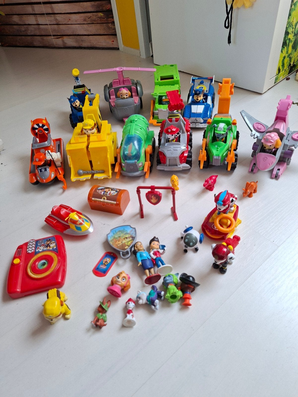 Collectie Paw Patrol voertuigen en figuren, Kinderen en Baby's, Speelgoed | Speelgoedvoertuigen, Ophalen of Verzenden, Gebruikt