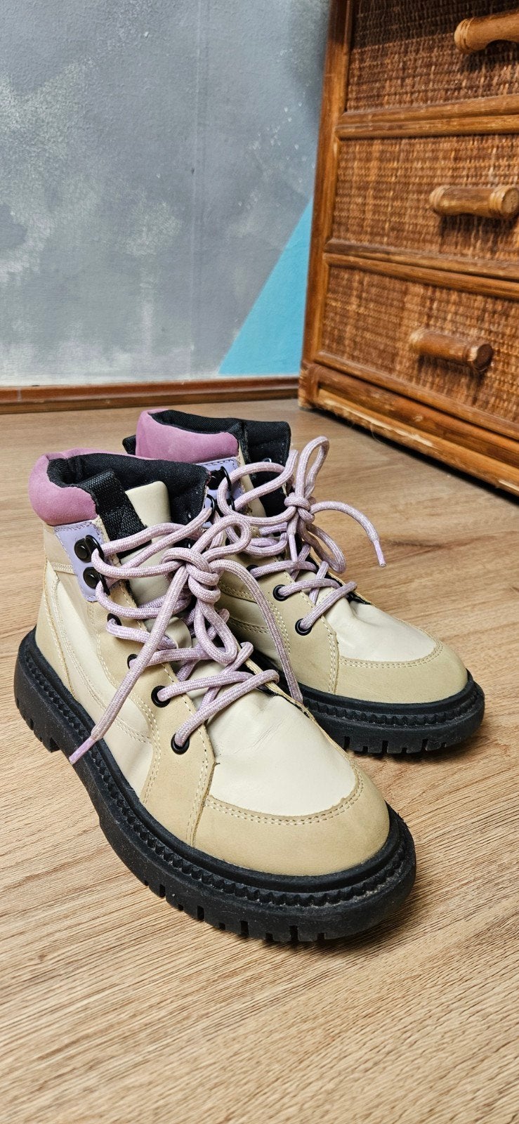 Zara beige/paarse enkellaarzen, maat 33, Lage of Enkellaarzen, Ophalen of Verzenden, Gedragen, Zara