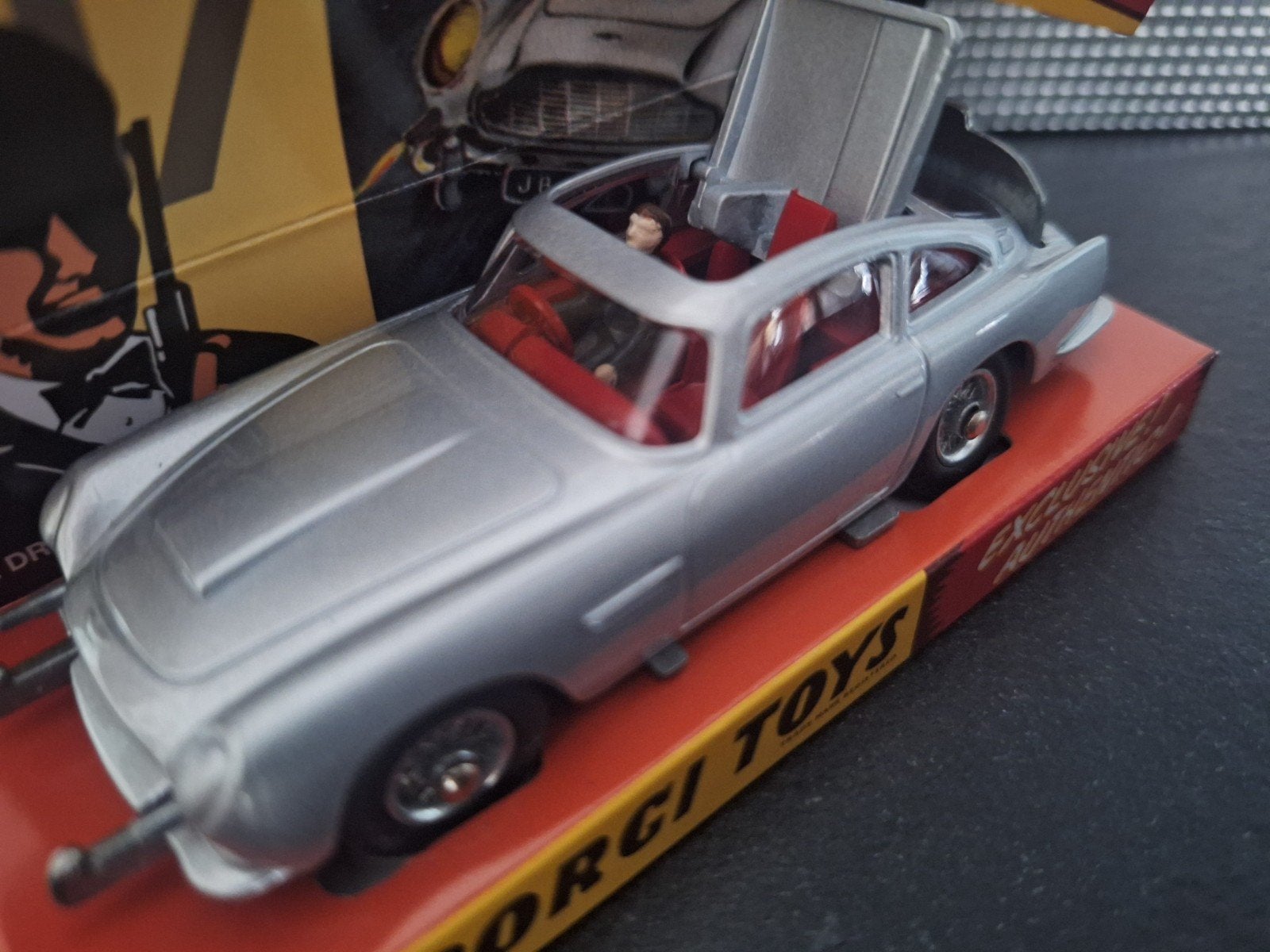 Aston Martin DB5 + James Bond Schaal 1:43, Corgi, Auto, Corgi, Nieuw