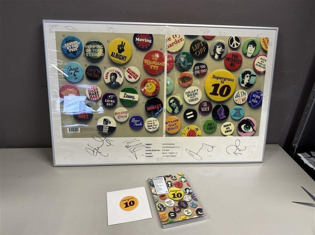 2004 Supergrass gesigneerd met dvd, Ophalen of Verzenden, Zo goed als nieuw, Gesigneerd