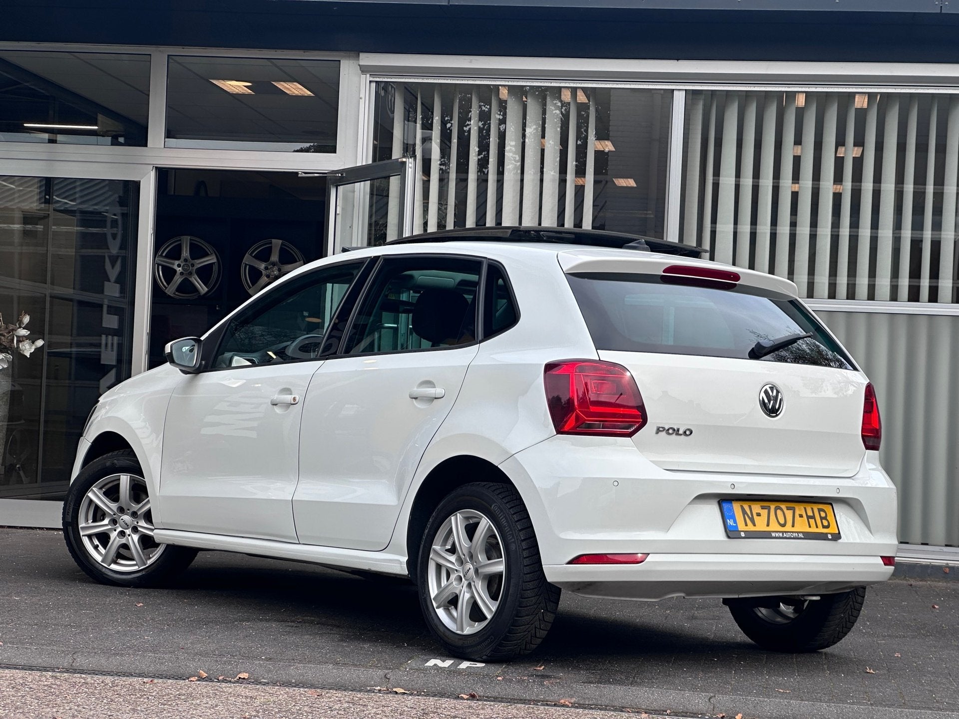 Volkswagen Polo 1.0 Comfortline PANO / CRUISE / CLIMA / STOE, Auto's, Voorwielaandrijving, Stof, Wit, Bedrijf