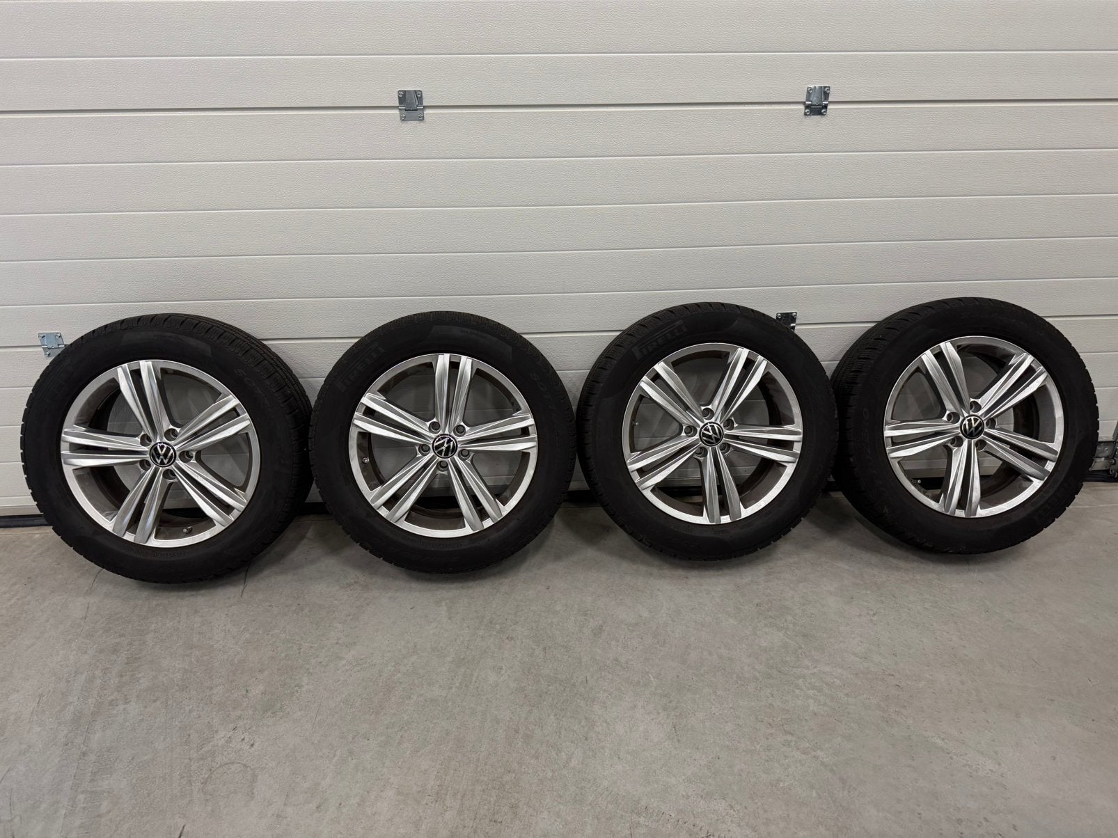 Org. 18" inch VW Sebring velgen + Pirelli 235/55/18 winter, Auto-onderdelen, Banden en Velgen, Ophalen, 18 inch, Gebruikt, Banden en Velgen