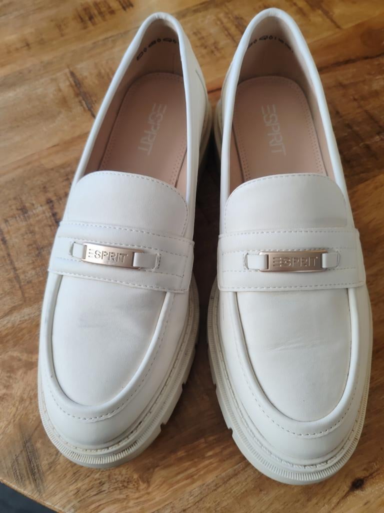 Esprit instappers dames - Crèmekleurig. Maat 39, Ophalen of Verzenden, Zo goed als nieuw, Esprit, Instappers