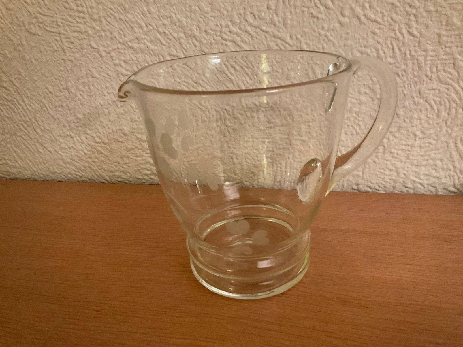 GLAZEN WATERKAN MET FLORALE DECORATIE, Antiek en Kunst, Ophalen of Verzenden