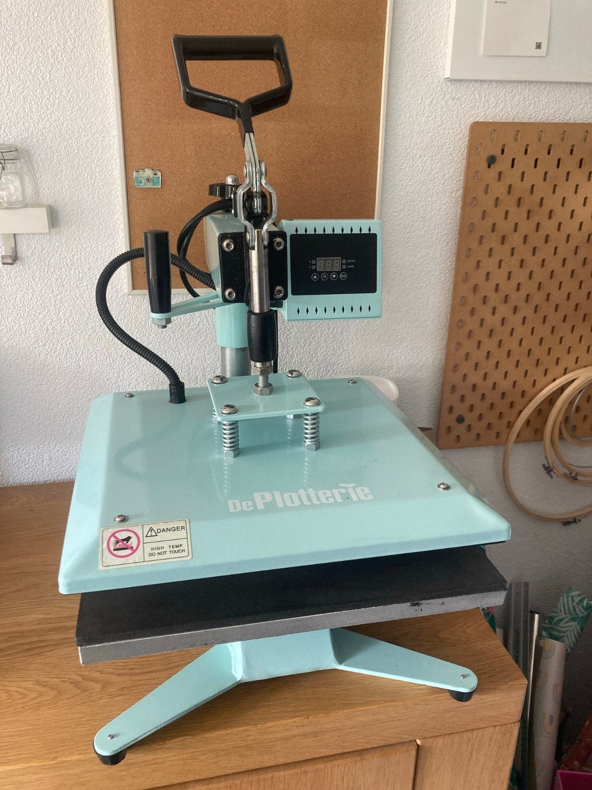 Drukpers met zwenkarm - De Plotterie, Ophalen