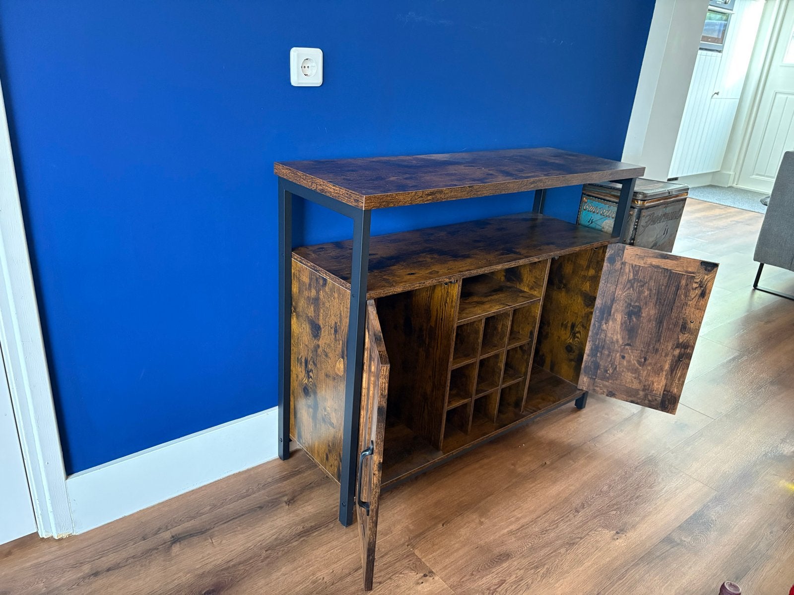 Vasagle Dressoir - Industrieel Wijnrek met Louvredeuren, Ophalen, 100 tot 150 cm, Nieuw, Metaal