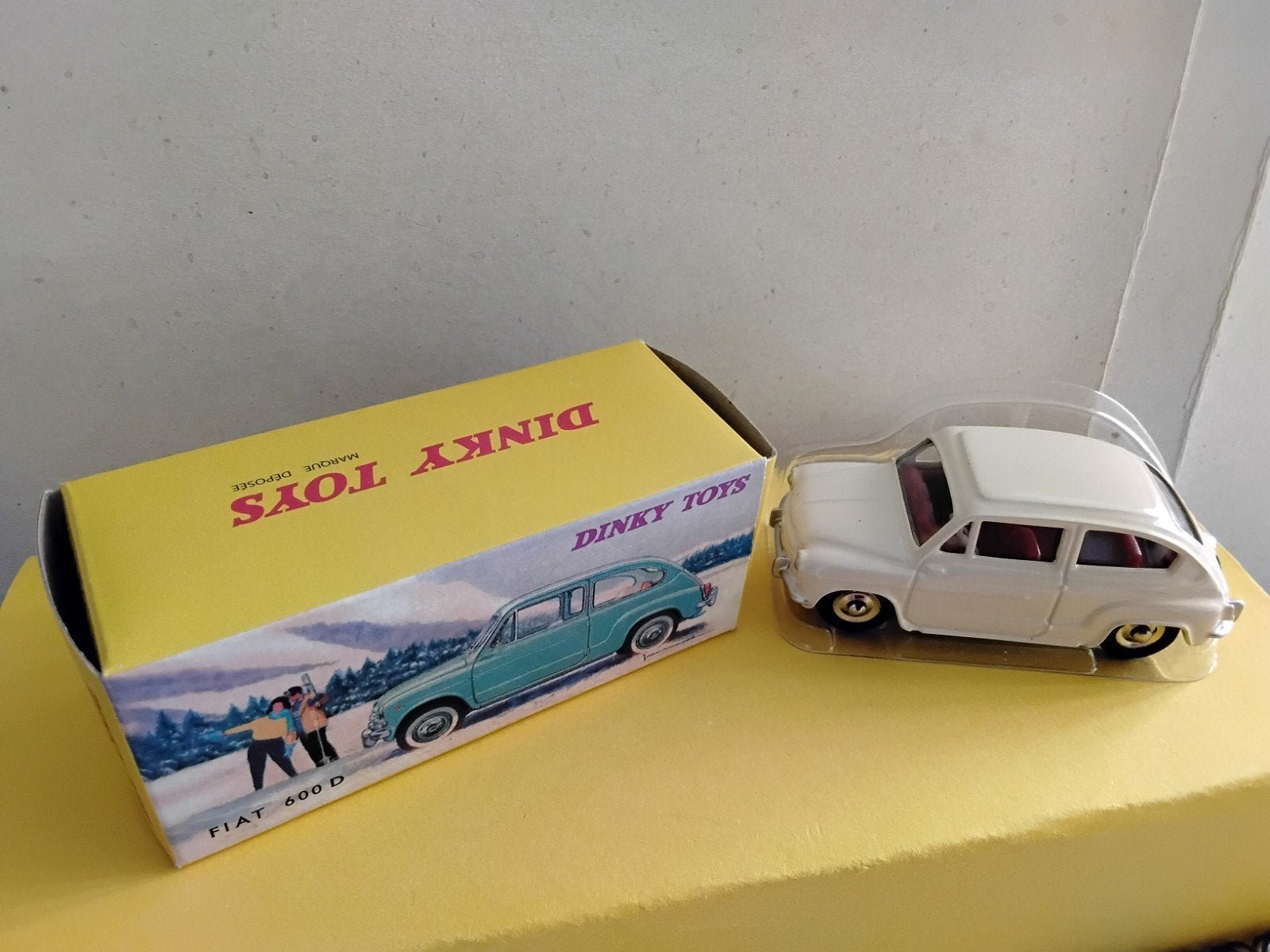 DINKY  TOYS   ATLAS     FIAT  600 D    NO 520, Ophalen of Verzenden, Zo goed als nieuw, Auto, Dinky Toys