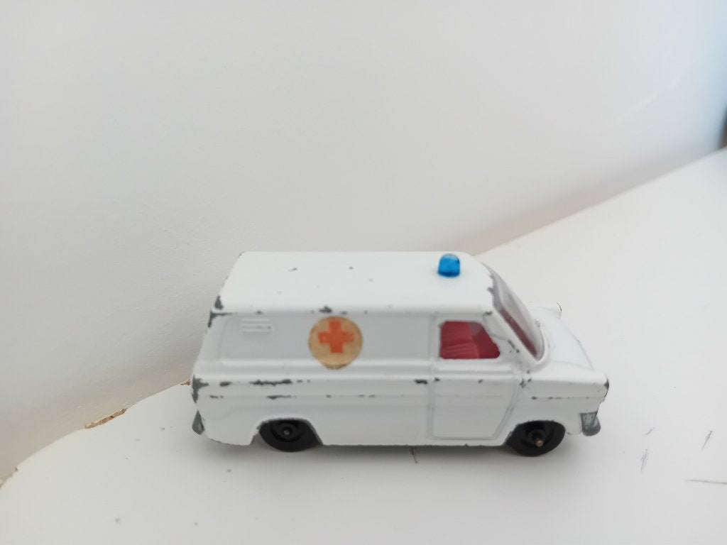 Efsi Ford Transit ambulance, Hobby en Vrije tijd, Modelauto's | Overige schalen, Zo goed als nieuw, Auto, Ophalen of Verzenden
