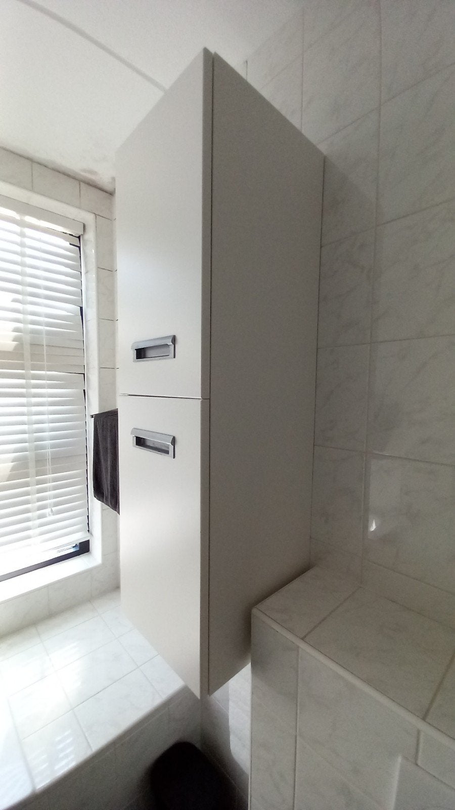 Witte badkamerkast - gratis af te halen, Huis en Inrichting, Badkamer | Badkamermeubels, Ophalen, (Half)hoge kast, Minder dan 50 cm