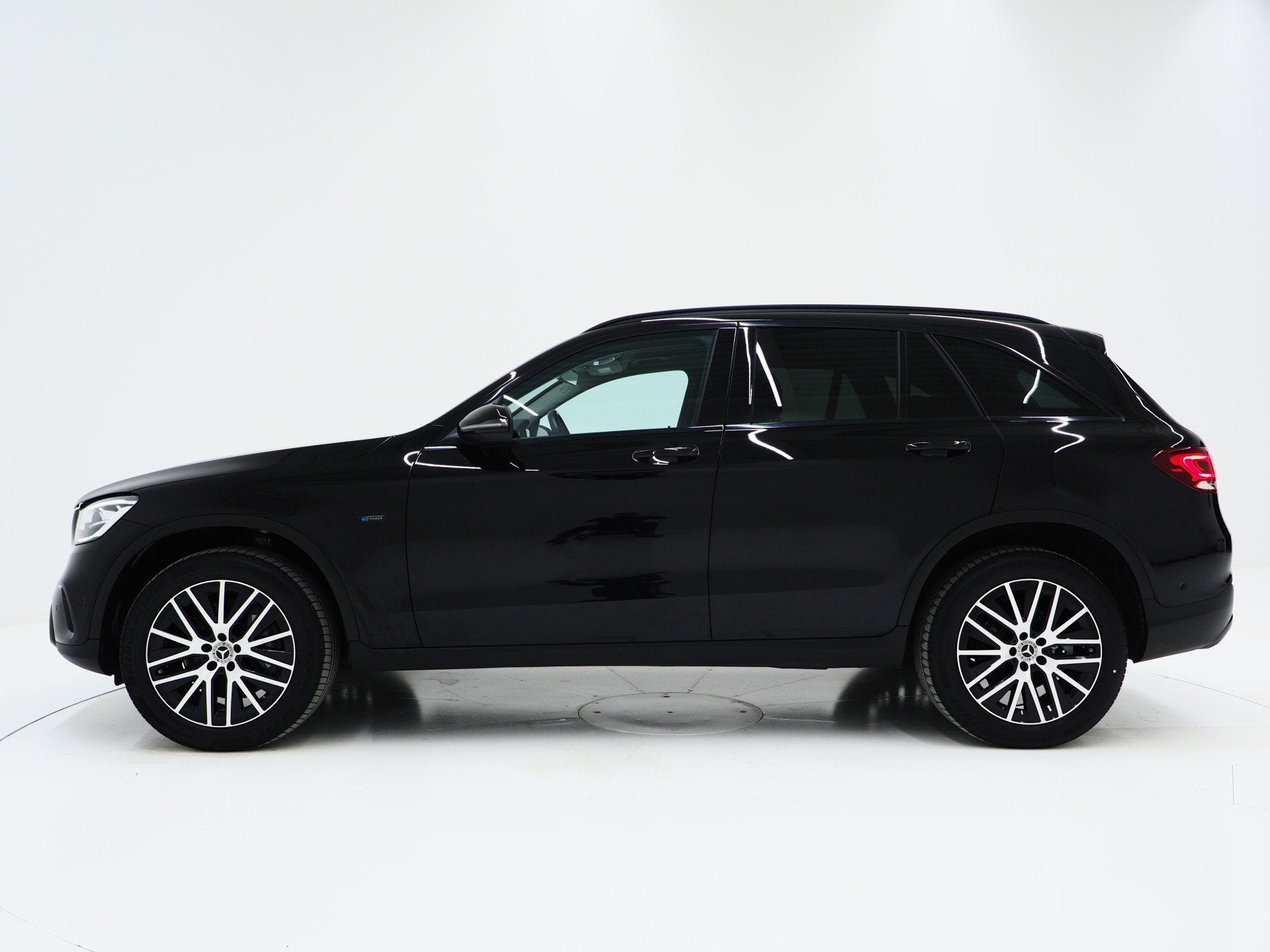 Mercedes-Benz GLC 300e 4MATIC Night Black | Stoelverwarming, Auto's, Automaat, Stof, Gebruikt, Zwart