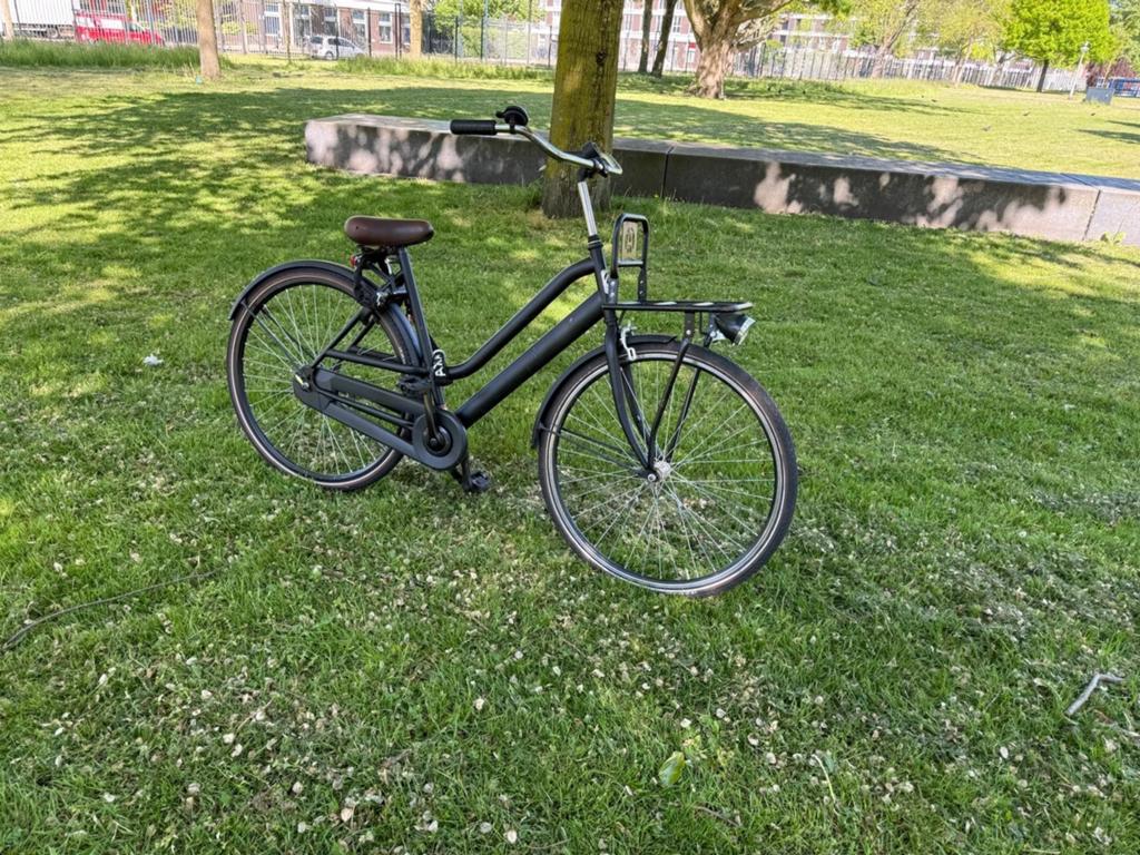 Nette zwarte damesfiets met voordrager, Terugtraprem, Versnellingen, Ophalen, Overige merken