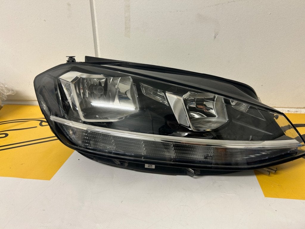 VW Golf 7 Facelift Halogeen LED Koplamp Rechts 5G1941006D, Auto-onderdelen, Verlichting, Gebruikt, Volkswagen, Volkswagen AG, Berliner Ring 2
38440  Wolfsburg, DE