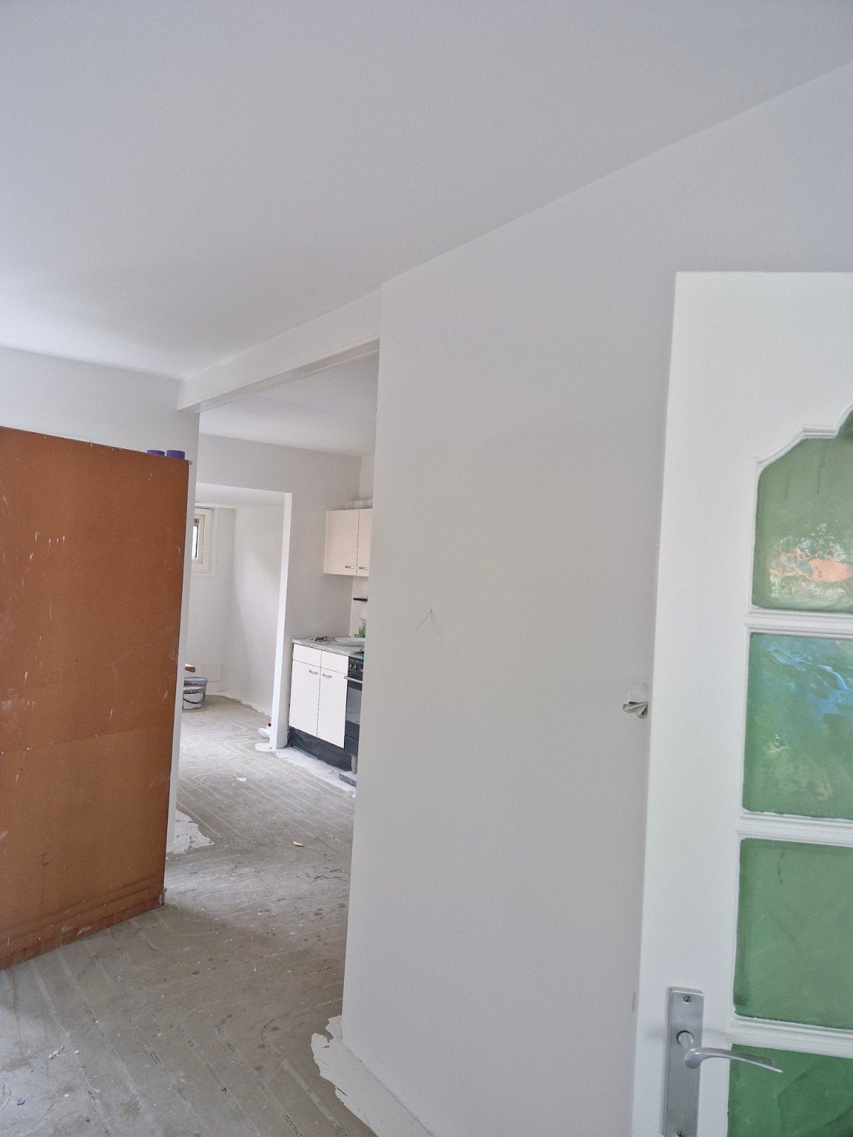 Stucen en schilderen en gipsplaten, renovatie