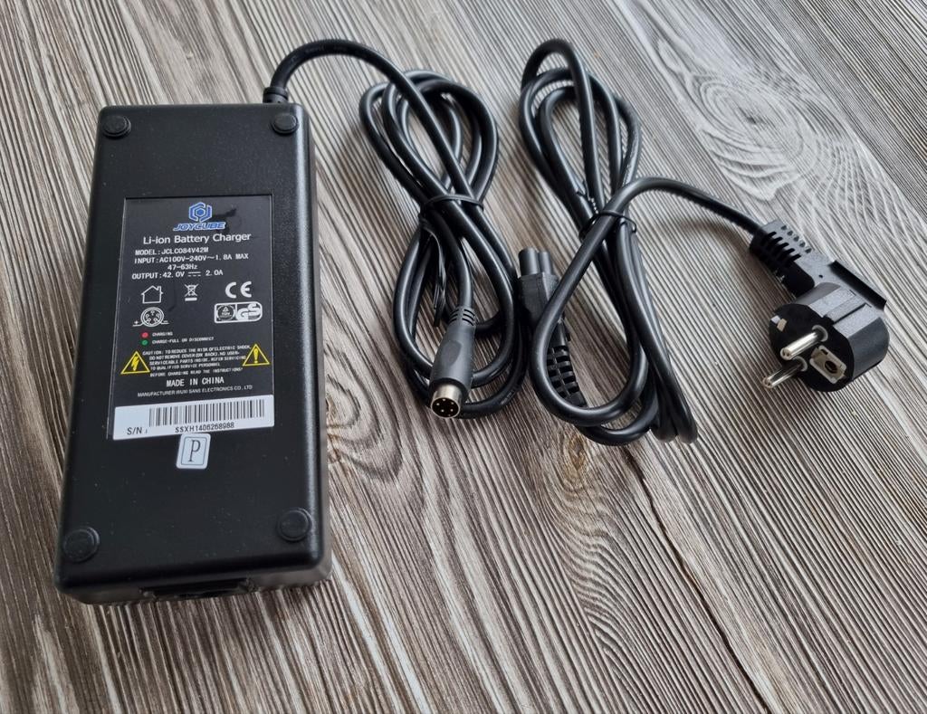 Stella oplader oude model 42V 2A, Fietsen en Brommers, Ophalen of Verzenden