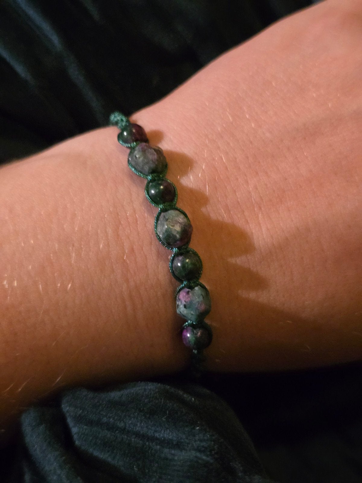 Handgemaakte macramé armband met robijn in zoisiet – groen, Ophalen of Verzenden, Nieuw