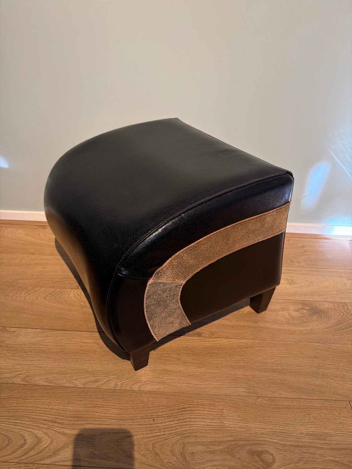 Lederen Poef - Zwart met Beige Details (50x42x45 cm), Ophalen, Gebruikt, Overige vormen, 50 tot 75 cm