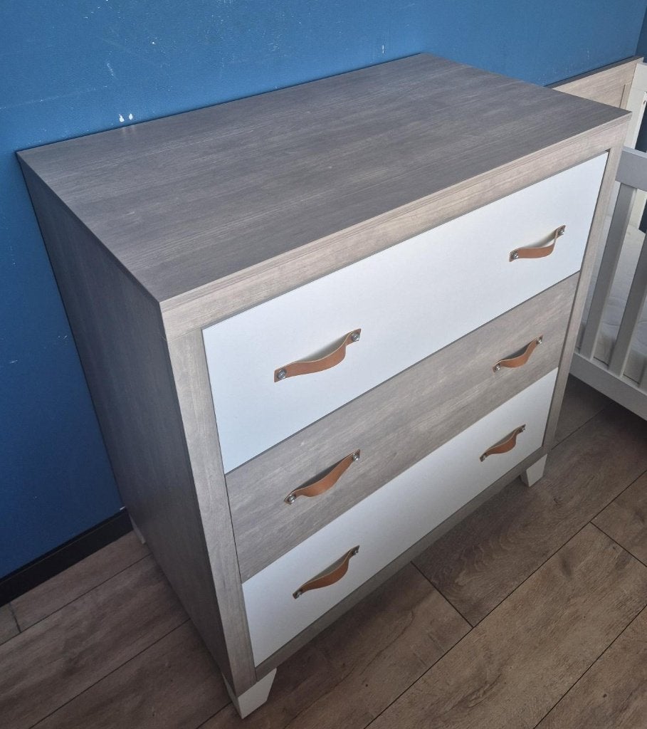 Bebies first Boston. Ledikant, Commode, matras en Aerosleep, Kinderen en Baby's, Kinderkamer | Complete kinderkamers, Ophalen