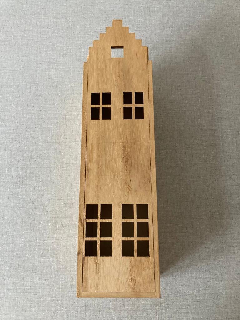 wijnkistje grachtenpand Nederlands trapgevel = ruilen, Minder dan 50 cm, Gebruikt, Grenenhout, Minder dan 50 cm