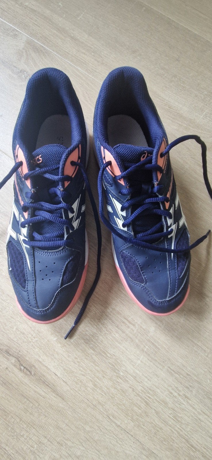 Asics sportschoenen volleybalschoenen in maat 40.5, Ophalen of Verzenden, Schoenen