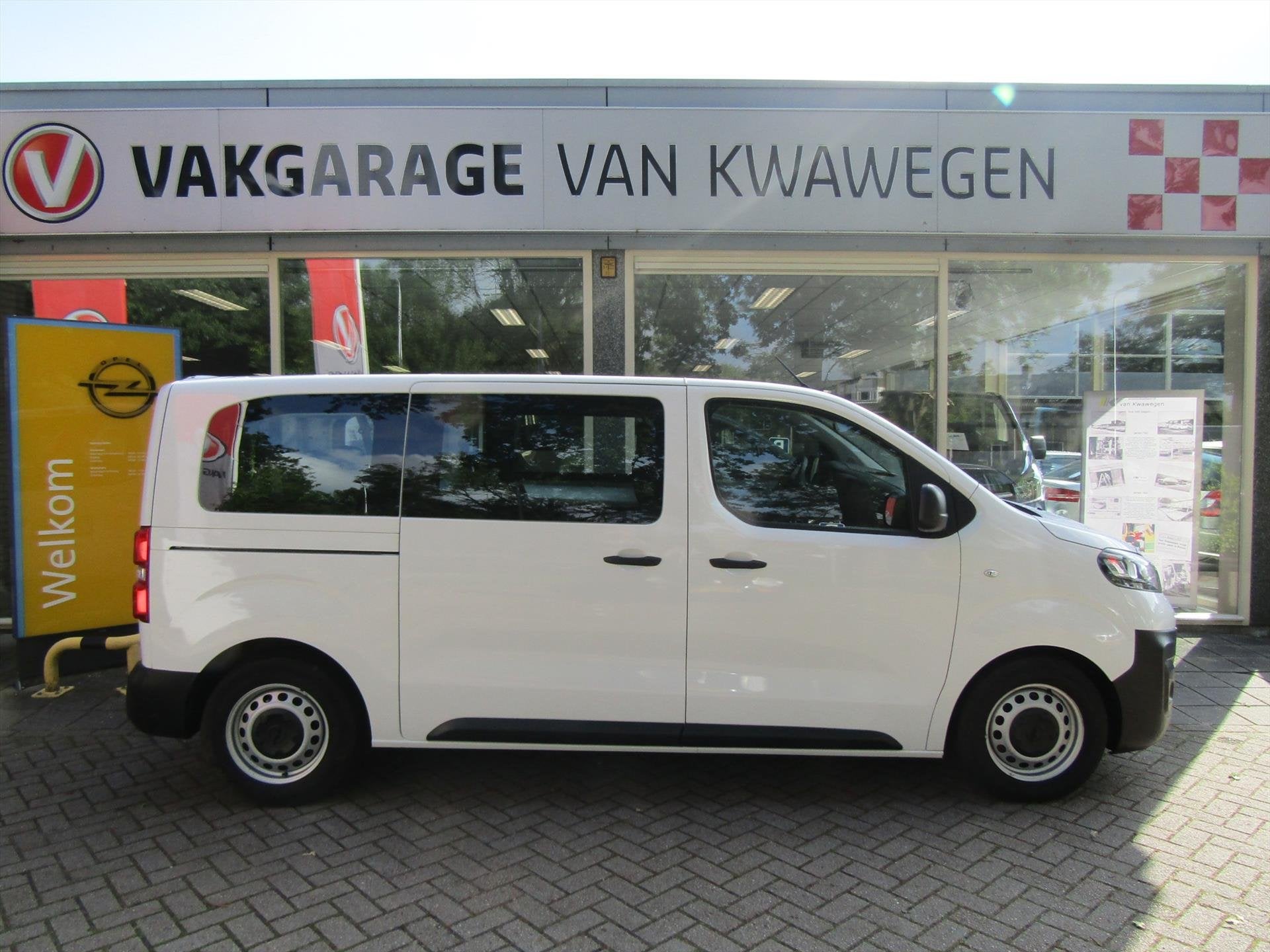 Opel Vivaro 9 PERS.BUS L2 AIRCO, CRUISE C. BLUET. 16 X, Auto's, Voorwielaandrijving, Stof, Euro 6, 1634 kg