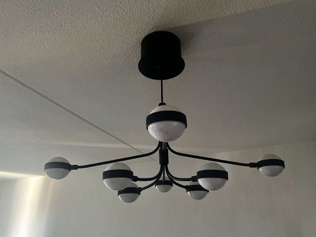 IKEA STORSLINGA LED-kroonluchter 8-armig zwart/wit 70 cm, Ophalen, Zo goed als nieuw, Overige materialen, 75 cm of meer