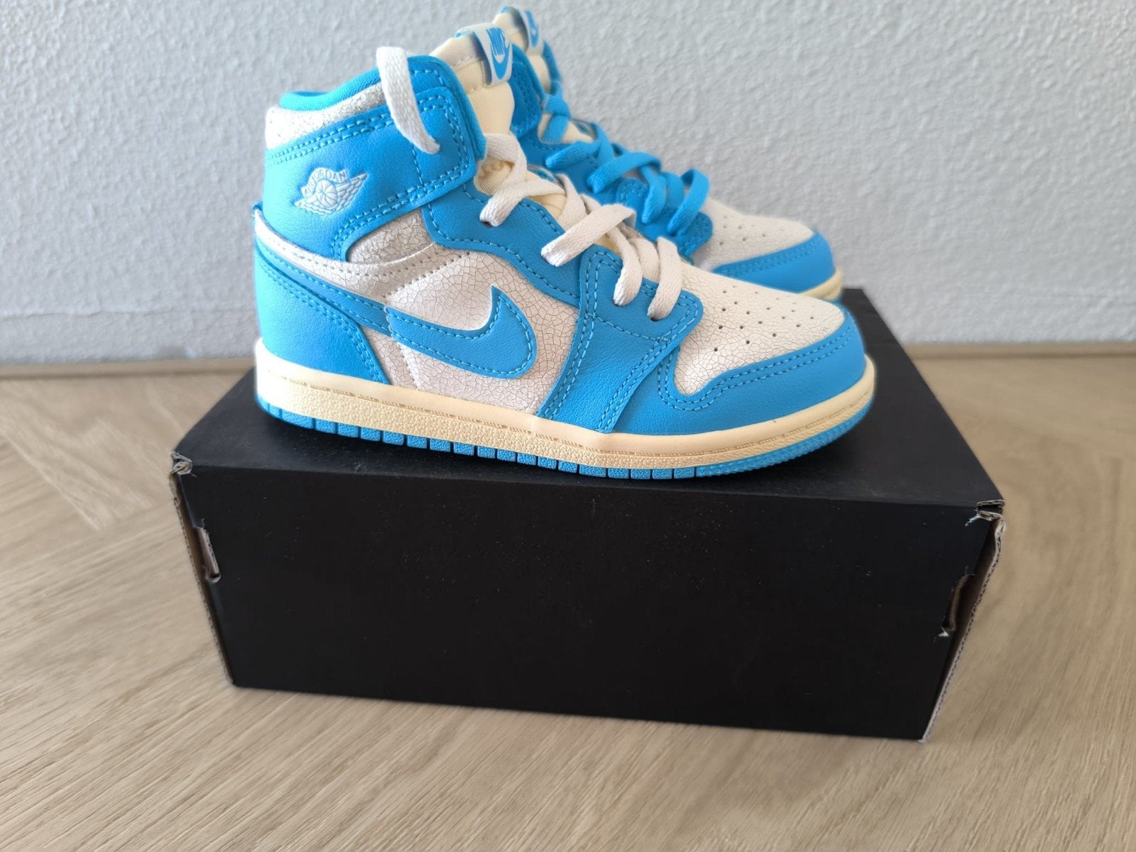 Nike Jordan 1 Retro High OG UNC TD 27.5, Schoentjes, Jongetje of Meisje, Nieuw, Ophalen of Verzenden