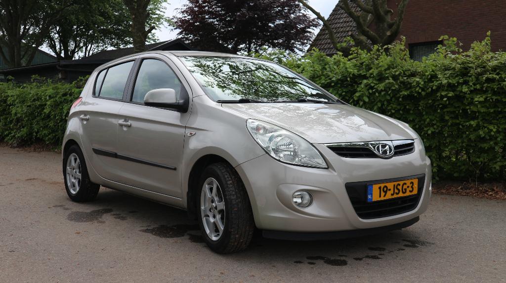 Hyundai i20 - nette schakelaar met veel accessoires, Auto's, 4 cilinders, Origineel Nederlands, Handgeschakeld, 19 km/l