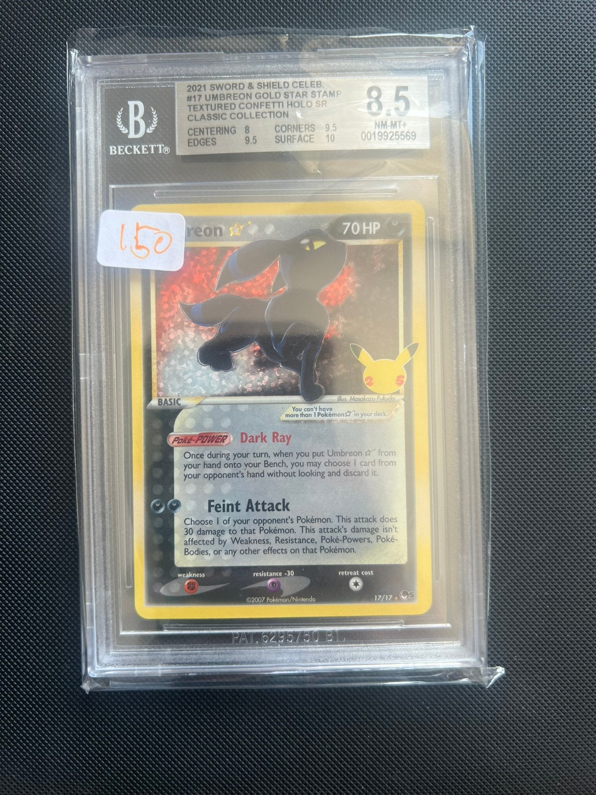 Umbreon goldstar 17 celebrations BGC 8,5, Hobby en Vrije tijd, Verzamelkaartspellen | Pokémon, Ophalen of Verzenden, Zo goed als nieuw