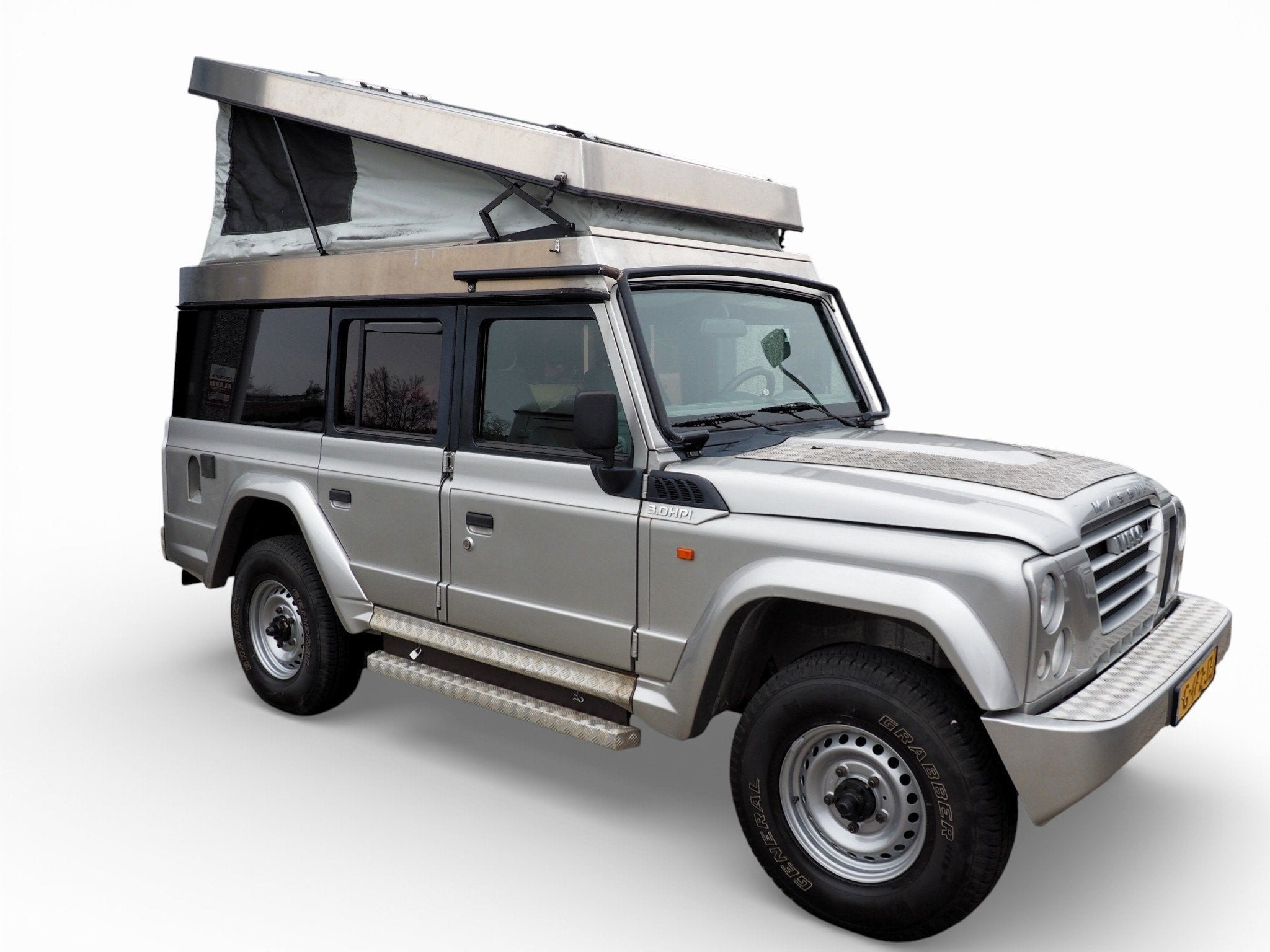 Iveco Massif 3.0 HPI 4X4 CAMPER Landrover Defender look a li, Auto's, Gebruikt, 4 cilinders, Lederen bekleding, 2 stoelen