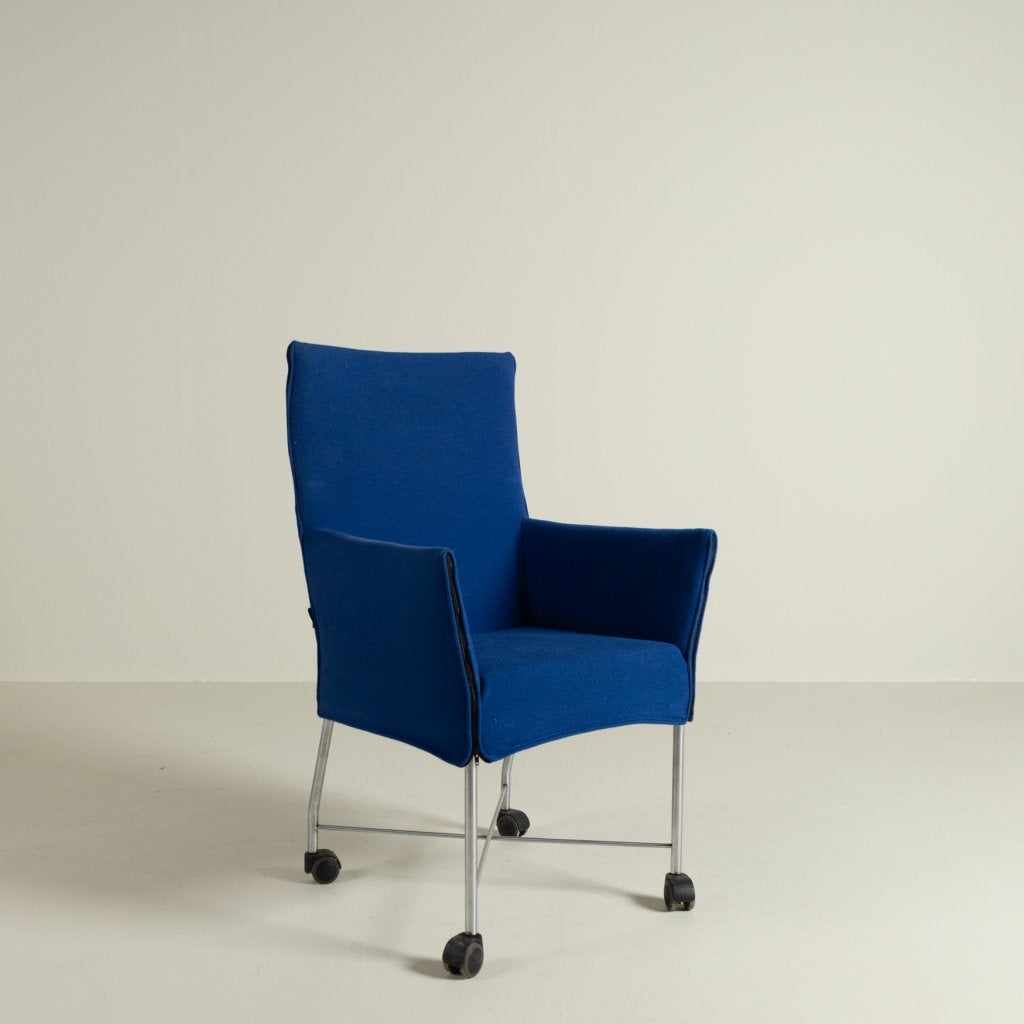 Montis Chaplin Stoel Blauw Stof - Aluminium (Op Wielen)