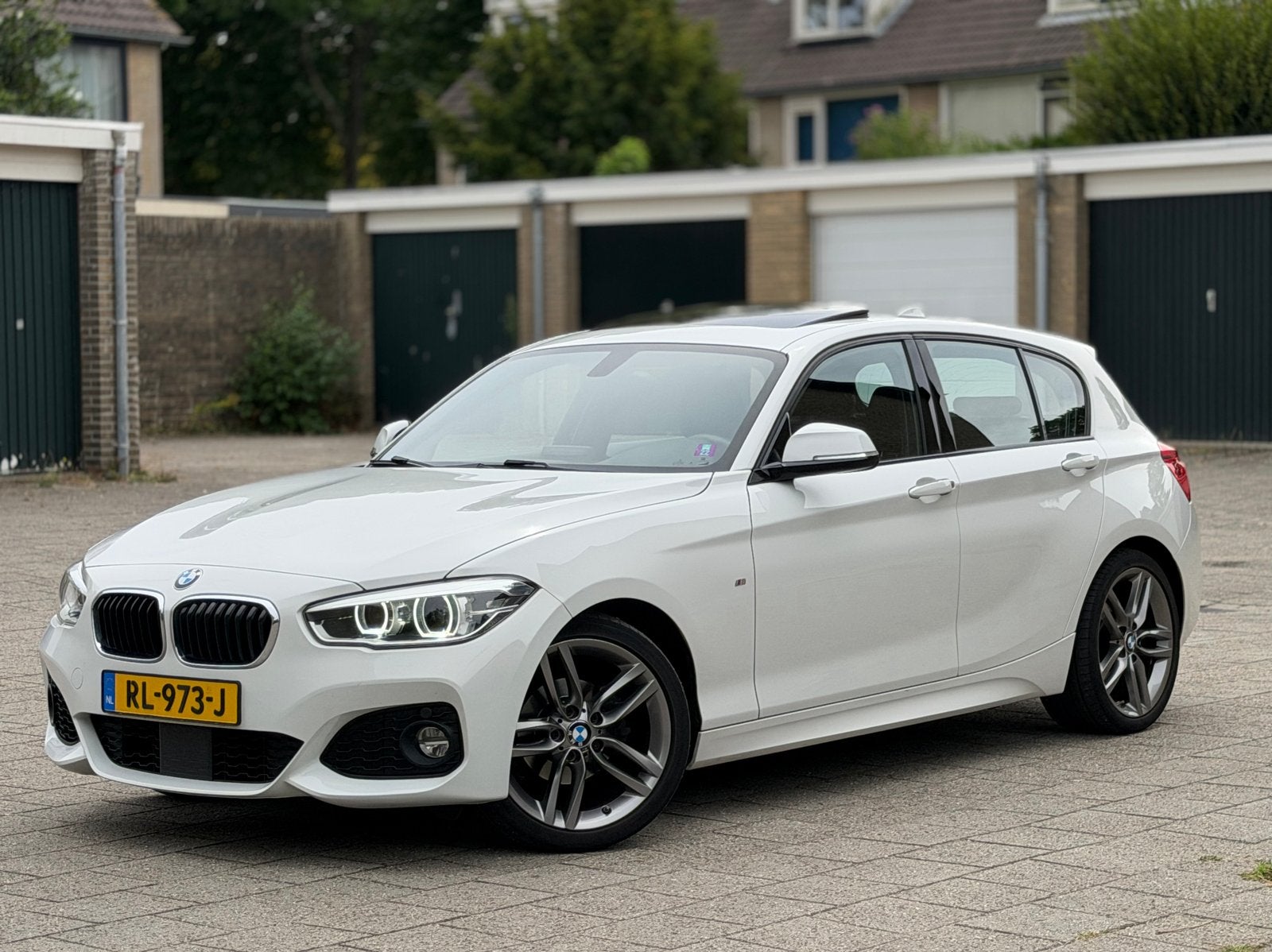 BMW 118i M Sport | Automaat | Pano | HarmanKardon |Stuurverw, Alcantara, Wit, Origineel Nederlands, 650 kg