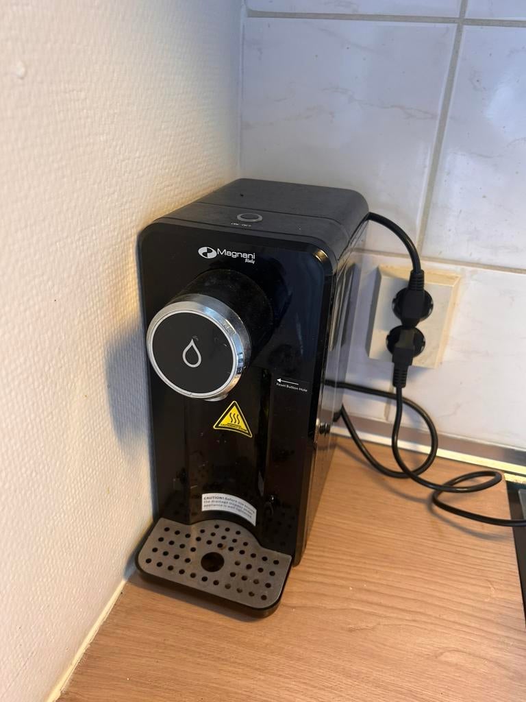 Automatisch heet water, 1 tot 2 liter, Ophalen of Verzenden, Zo goed als nieuw