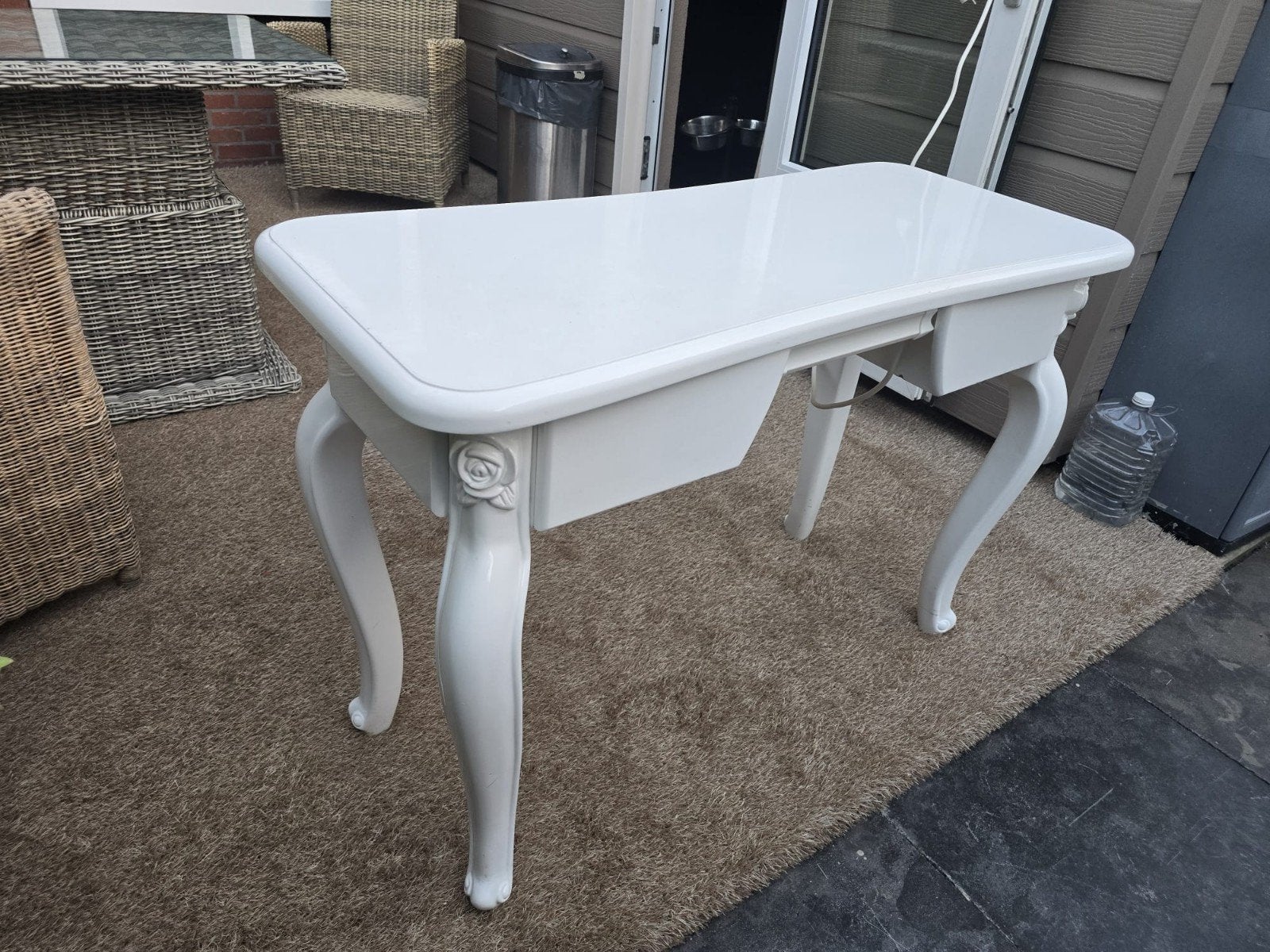 Brocante manicure tafel / kaptafel. Hoogglans wit., Ophalen, Overige typen, Gebruikt, Stopcontact
