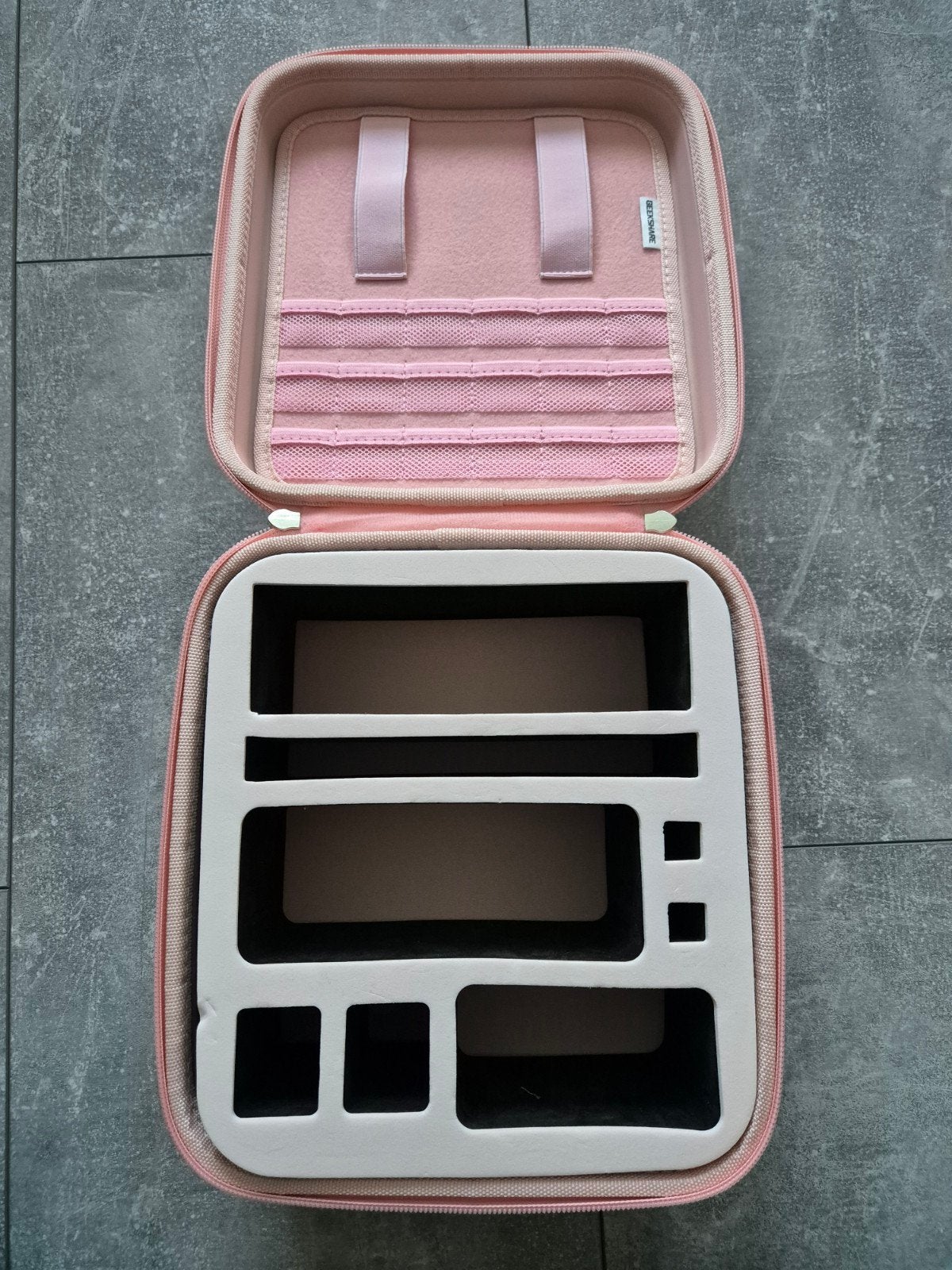 Geekshare Nintendo Switch (OLED) Cat Paw Case / Koffer, Ophalen of Verzenden, Zo goed als nieuw, Switch