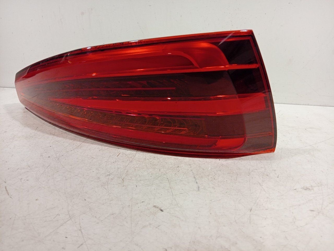 Achterlicht links buiten Audi Q3, Onderdelen@venauto.nl, Van der Ven Autorecycling B.V., Gebruikt, Ettenseweg 76, 4706 PB Roosendaal, The Netherlands