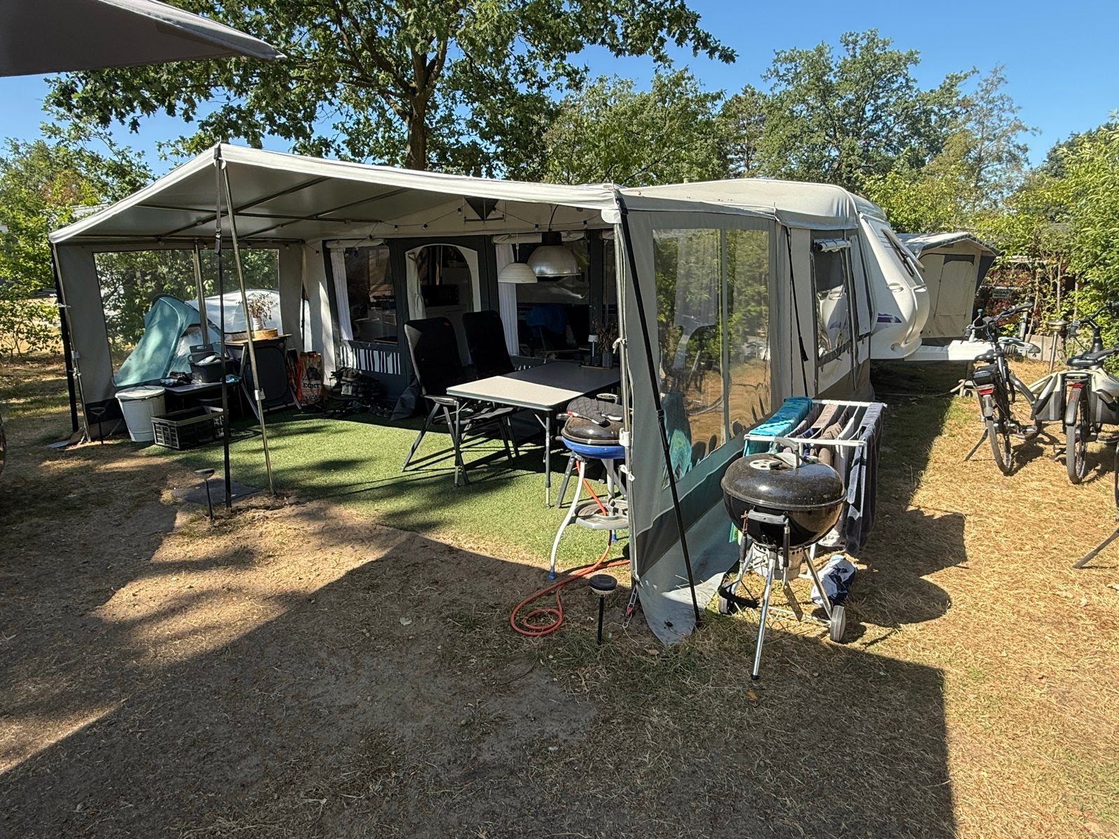 Hobby 560 UFE (2007) met airco, mover en luxe voortent, Caravans en Kamperen, Rondzit, Hobby, Frans bed, Bedrijf