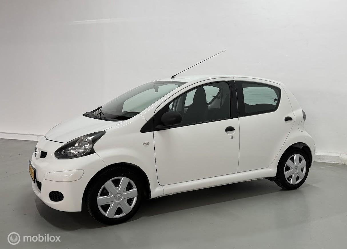 Toyota Aygo 1.0-12V Access | AIRCO | STUURBEKR., Voorwielaandrijving, Gebruikt, 4 stoelen, Origineel Nederlands