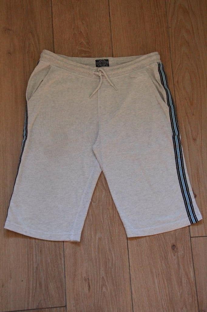 Maat 176 Korte sportieve joggingbroek, Kinderen en Baby's, Kinderkleding | Maat 176, Verzenden, Gebruikt, Jongen, Broek