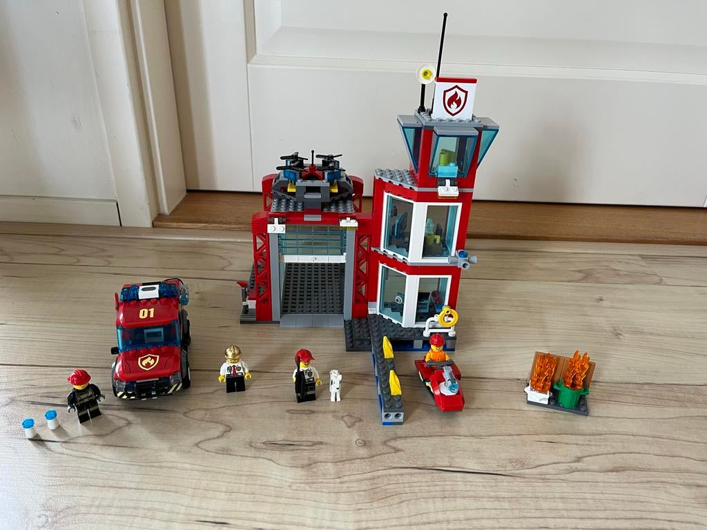 Lego City Brandweerkazerne 60215 - Complete set, Lego, Ophalen of Verzenden, Compleet, Complete set