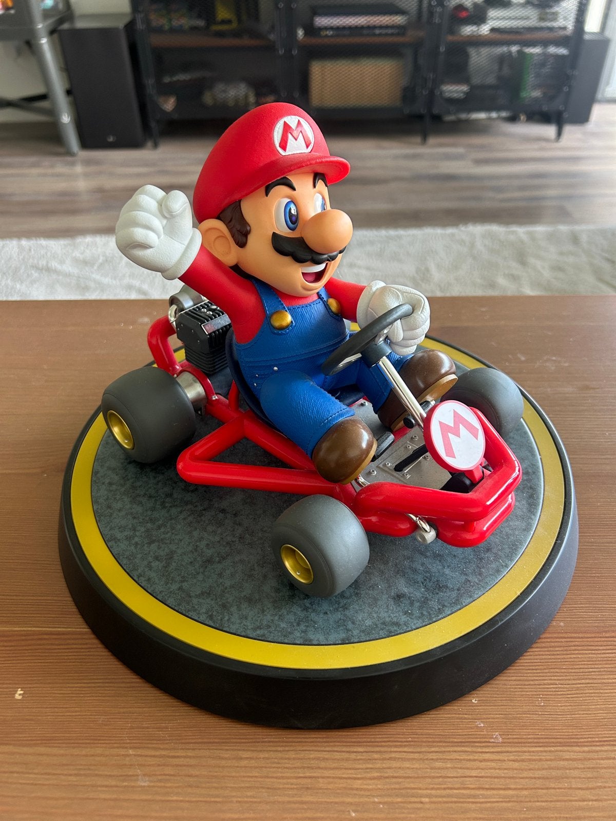 Mario standbeeld figuur, Ophalen, Zo goed als nieuw