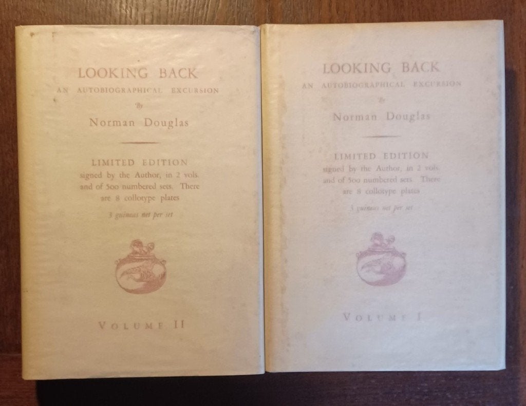 Norman Douglas - Looking back (met handtekening), Boeken, Ophalen of Verzenden, Gelezen