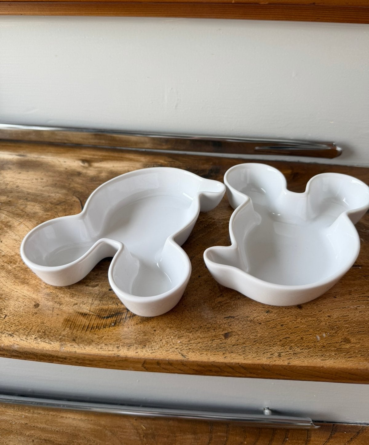 2x Mickey mouse schaaltje silhouet, Ophalen of Verzenden, Mickey Mouse, Zo goed als nieuw, Servies