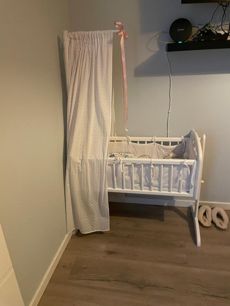 Wiegje met schommelfunctie en matras, Kinderen en Baby's, Babywiegjes en Ledikanten, Ophalen, Zo goed als nieuw, Wieg