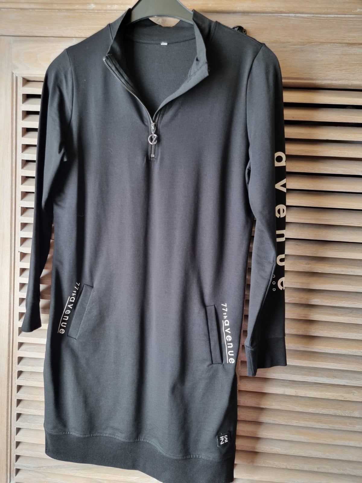Nieuw dames jurkje.maat M merk Zoso kleur zwart, Maat 38/40 (M), Zwart, Nieuw, Ophalen of Verzenden