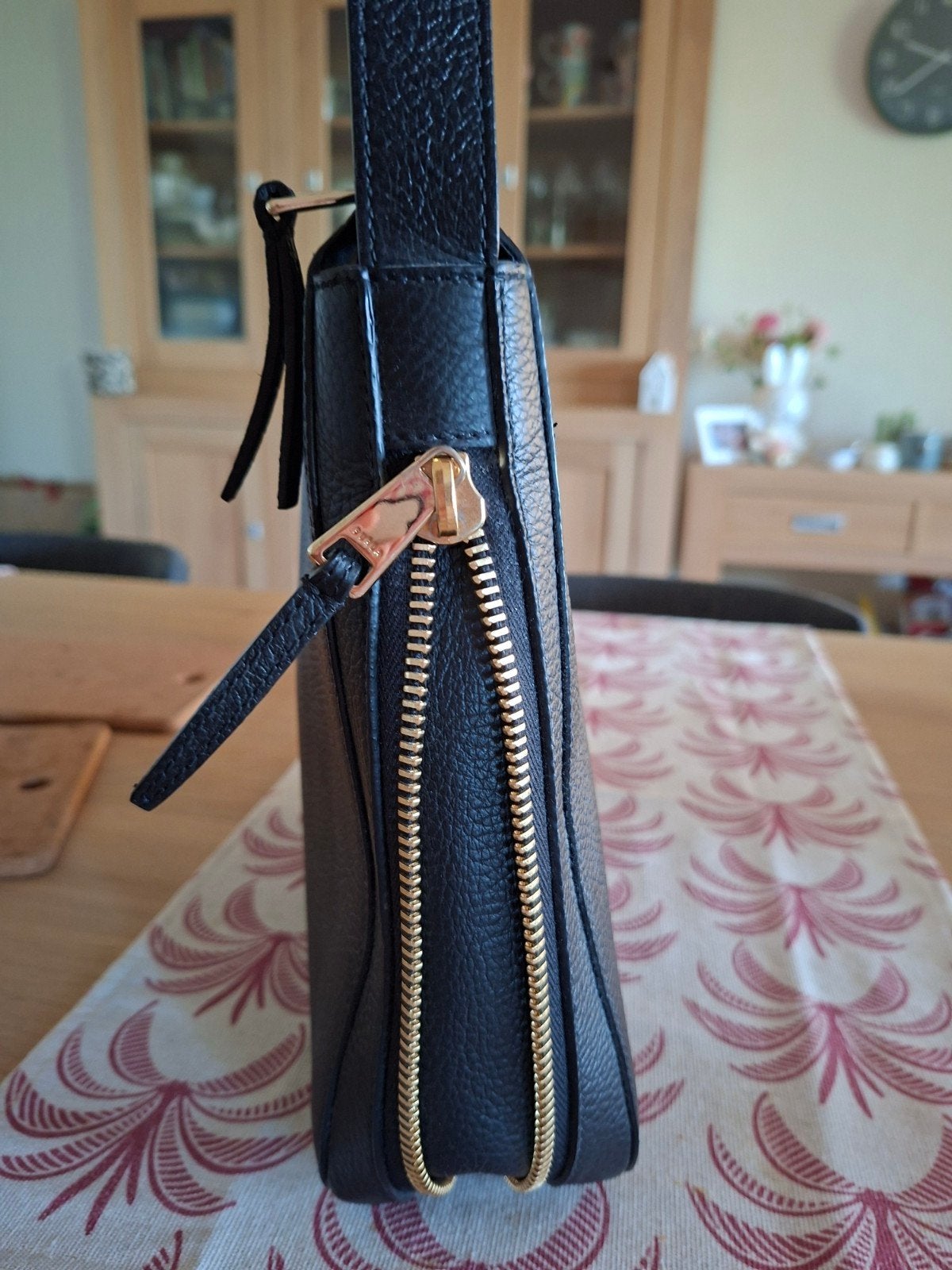 Furla tas Zwart Leer met Gouden Details, Ophalen of Verzenden, Zo goed als nieuw, Zwart
